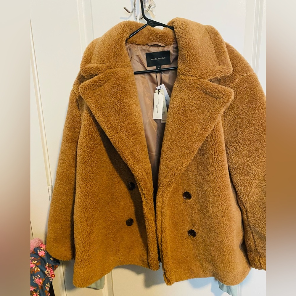 Brand new with tags camel Sherpa petite XL coat. Banana Republic. Never worn.